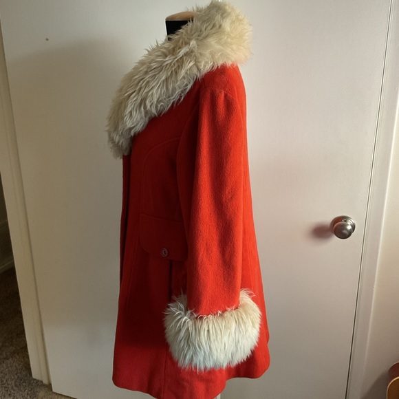25. Vintage Retro 60s 70s Sears Red and Cream Pea Coat with Luxurious Fur Collar - Picture 6 of 16